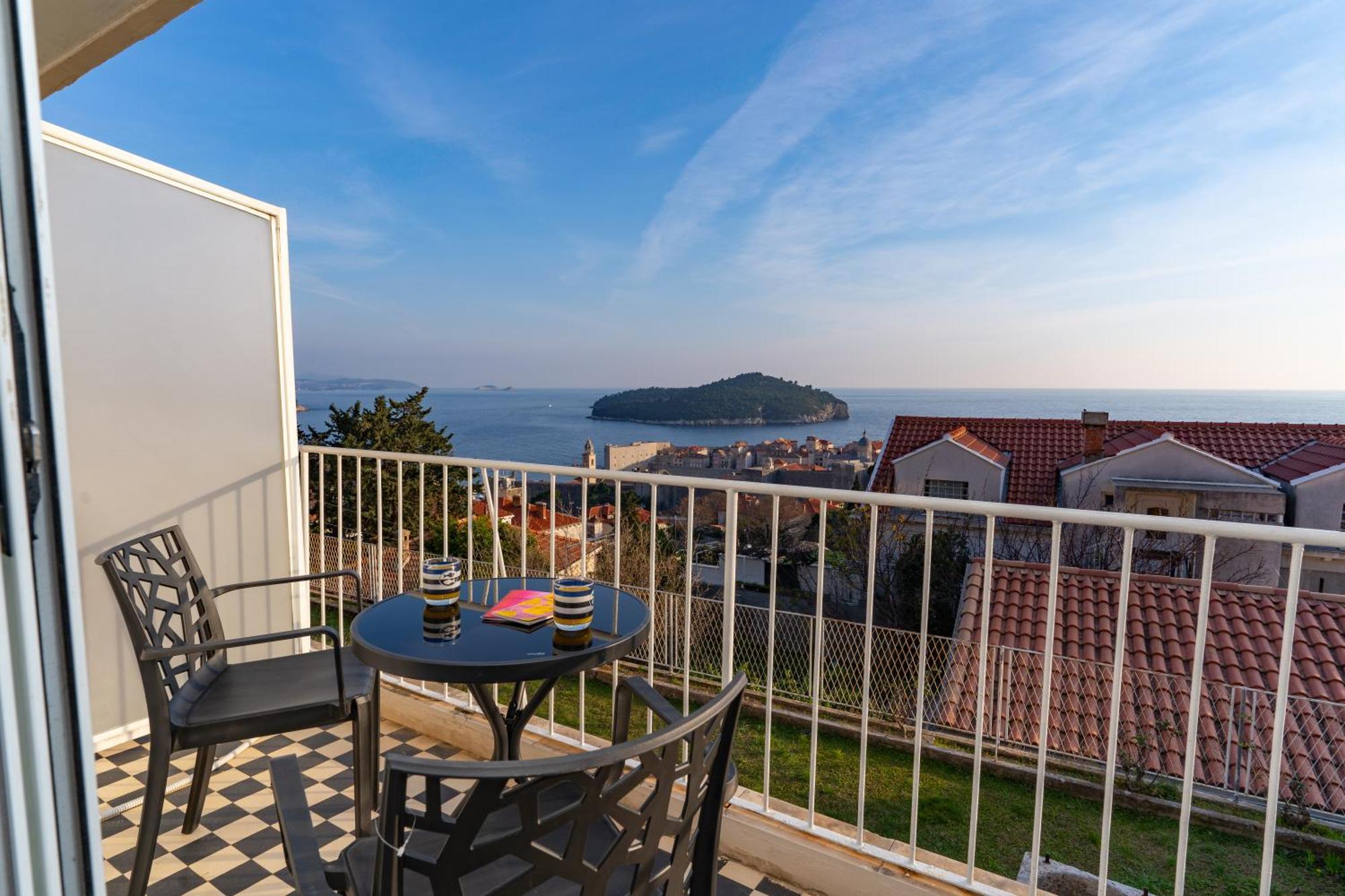 Apartament With Sea & Views